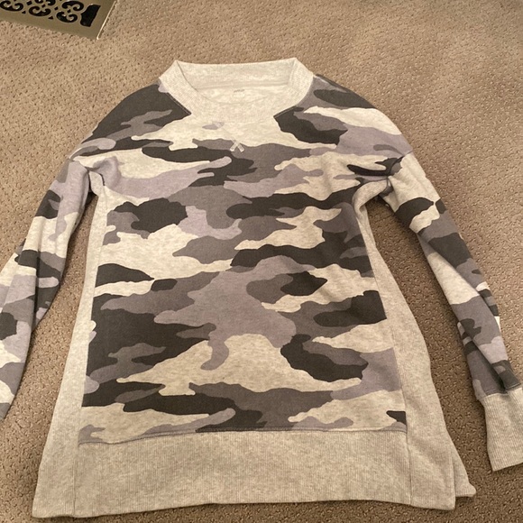 Aerie camo crewneck sweatshirt - Picture 1 of 3
